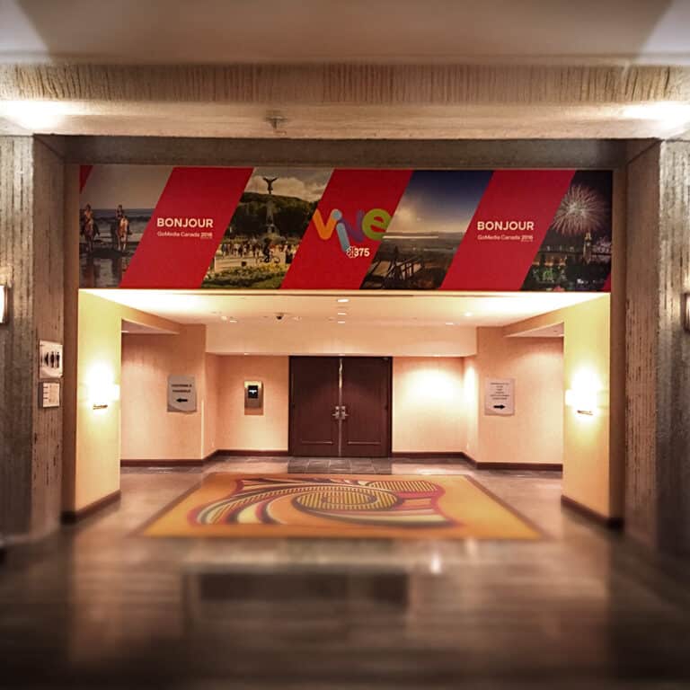 affichage-evenement-banniere-grand-format-hotel-bonaventure-montreal